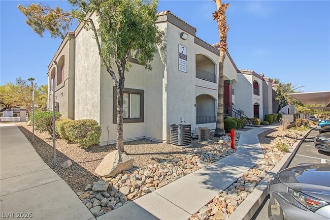 950 Seven Hills Dr Unit 723