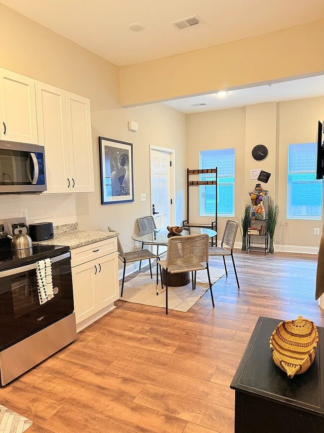 Building Photo - 3429 Chestnut Ave Unit 1