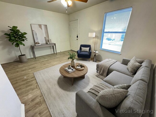 Photo - 1605 Benttree Dr Unidad C