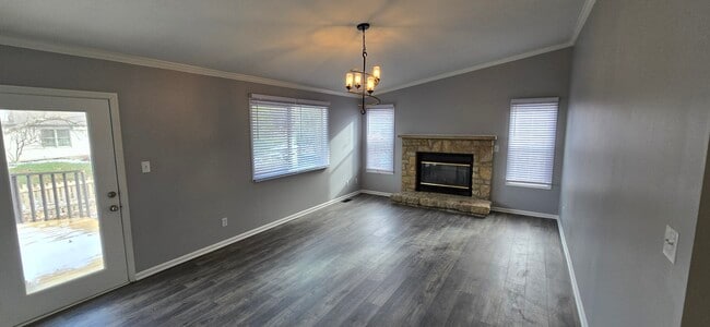 Photo - 80 Bridgeport Way