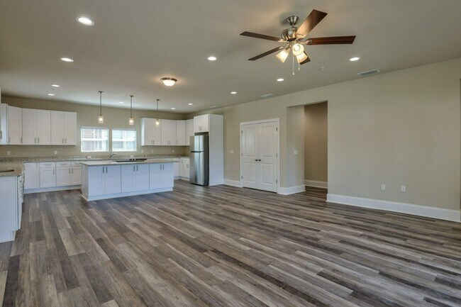 Photo - 537 Lorene St
