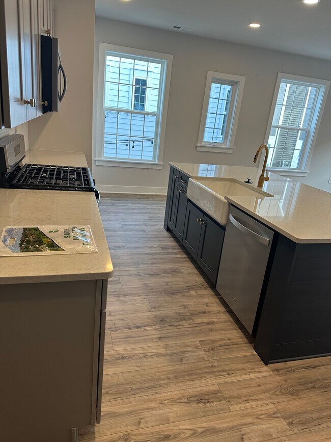 Photo - 3029 Howell Aly