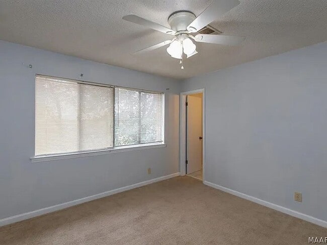 Photo - 548 Winston Dr
