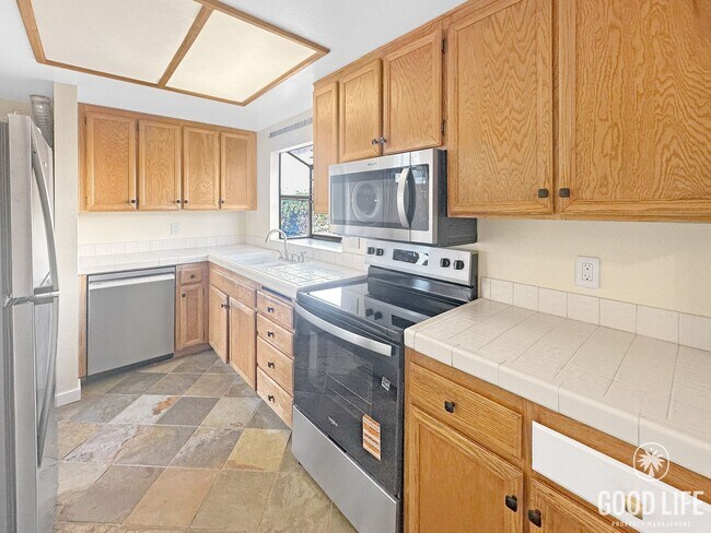 Photo - Spacious 2 BD- 2 BA Condo w/ Large Private Balcony, AC, and In-Unit W/D! Unidad 203
