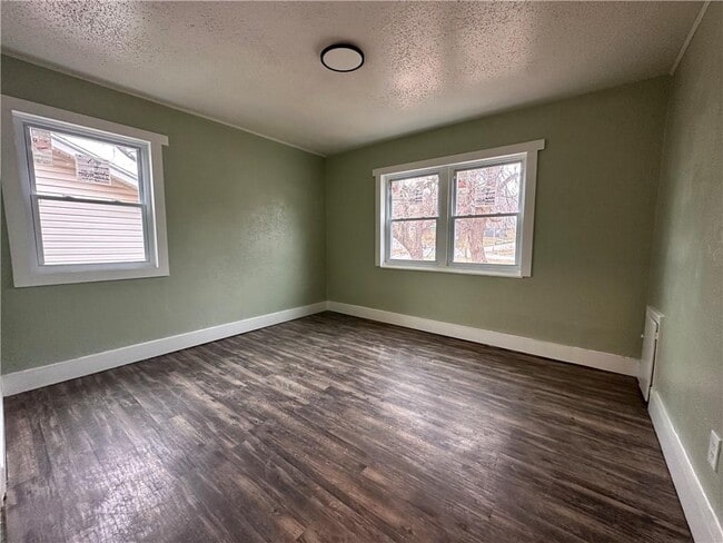 Photo - 2124 E 78th St