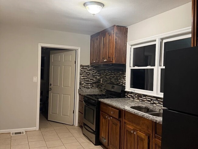 Photo - 331 Betsy Ave SW