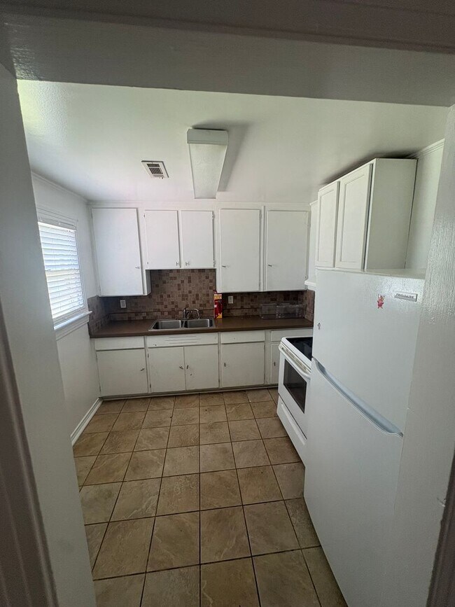 Photo - 320 Ray Ave