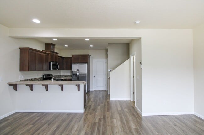 Photo - 5763 Joynak St S