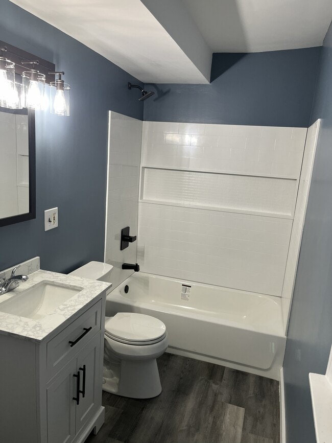 Building Photo - 129 N Elm St Unit 1 (First Floor- 2 Bedroom)