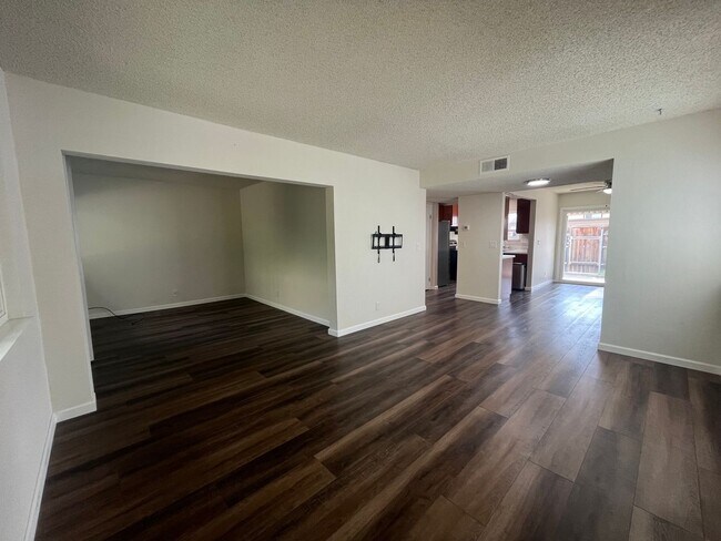5222 Greenberry Dr