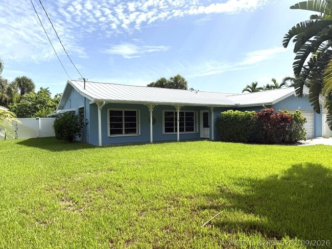 1916 Coconut Dr