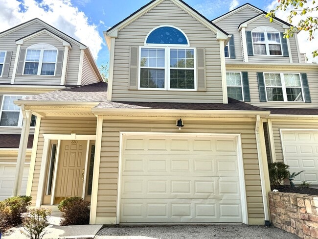 Building Photo - Huff Heritage Townhome  3 Bed, 2.5 Bath  A...