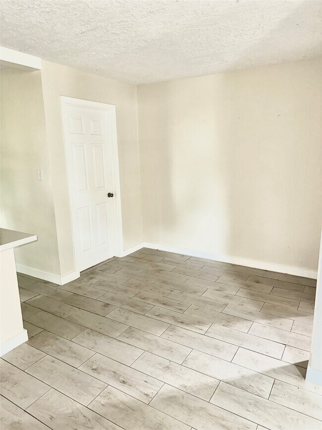 Photo - 3718 Moore St