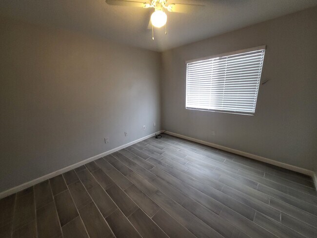2321 N Jones Blvd Unidad 2 Bed/2 Bath Apartment