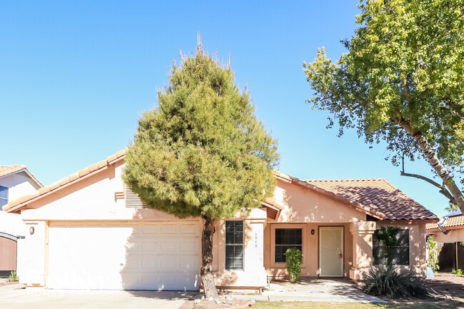 Building Photo - 1214 E Grovers Ave