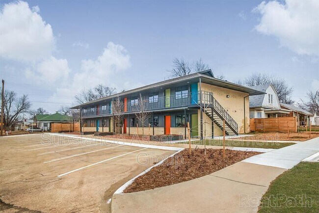 Building Photo - 2000 N Blackwelder Ave