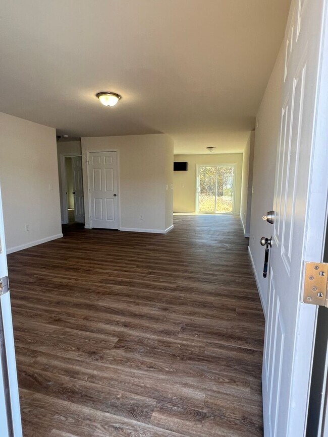 Photo - NEW 3 bed/2 bath with 1 car garage for lea... Unidad 380 Rick Road