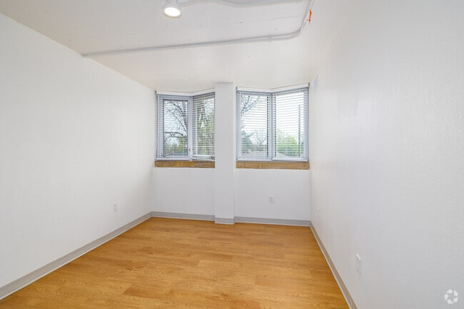 2BR, 1BA - 769SF - Primary Bedroom