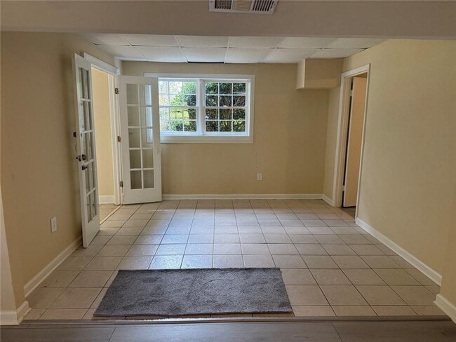 Photo - 2035 Debra Ln