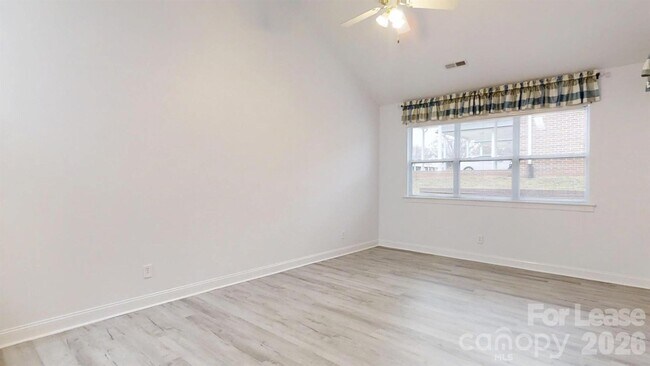 Photo - 6299 Pansy Trl