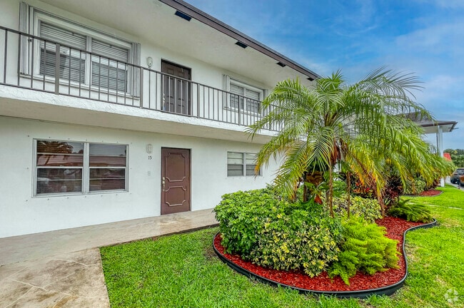 Building Photo - 3111 Gardens E Dr Unit 31 Rental