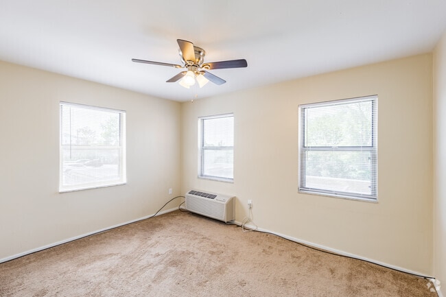 2BR, 1BA - 800SF - Bedroom
