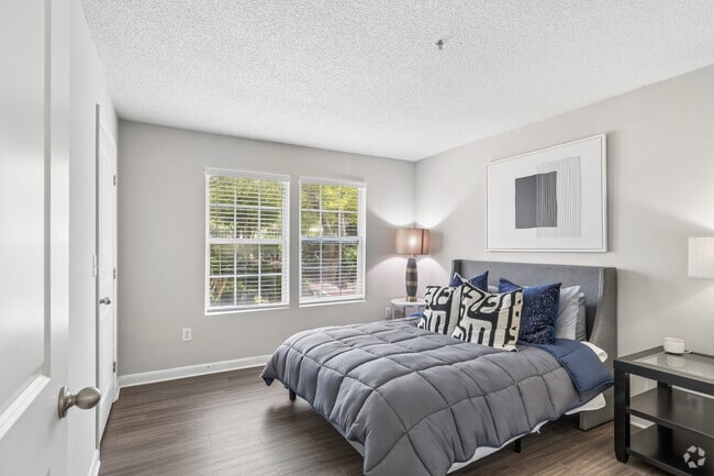 1BR, 1BA - 704SF - Bedroom