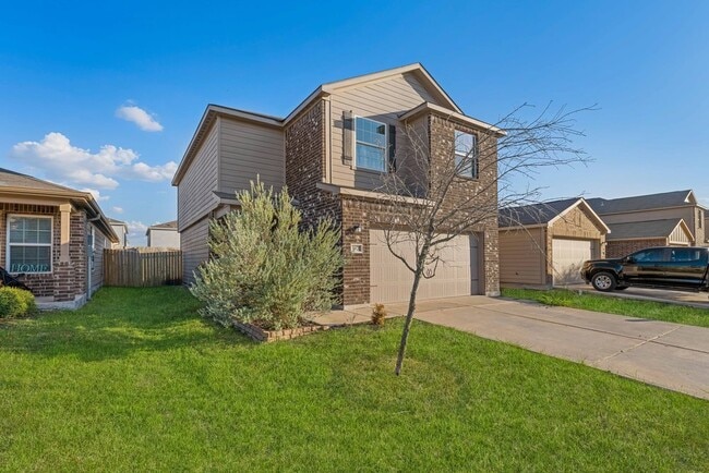 Spacious 3-Bed Townhome with Garage & Fenced Yard in New Braunfels – 1,920 Sq Ft!