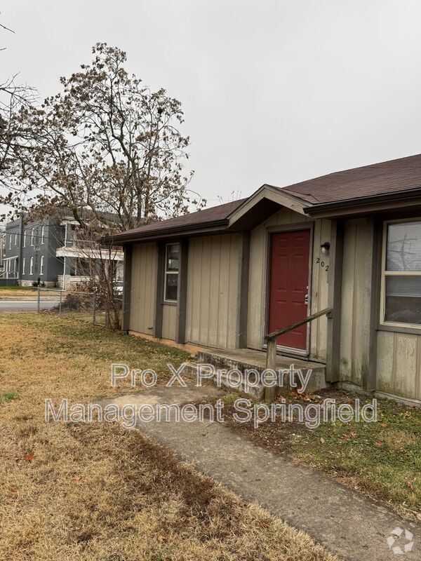 Building Photo - 202 W Madison St Rental