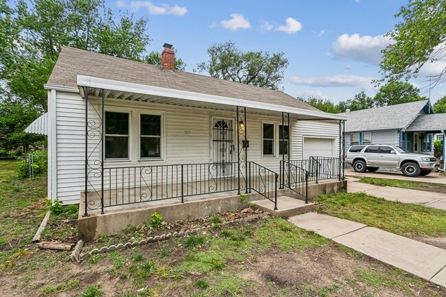 Photo - 229 S Edwards Ave