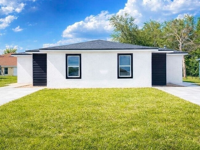 Building Photo - AWESOME CONTEMPORARY DUPLEX Unit 2117