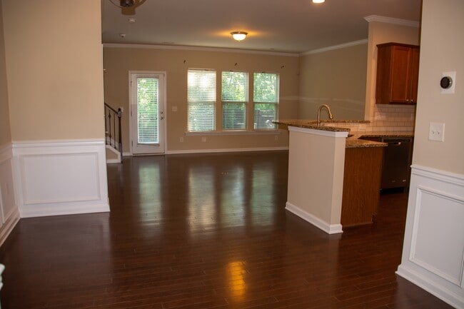 Photo - 122 Tuftin Dr