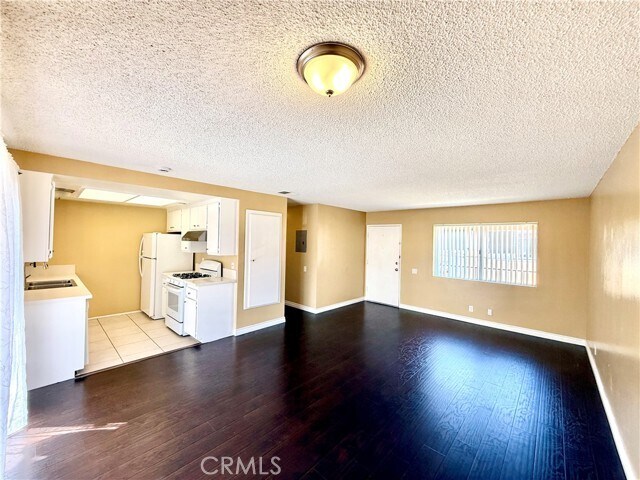 Photo - 901 N Dalton Ave Unit D