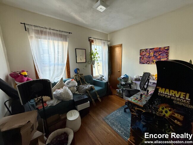 Photo - 346 Faneuil St Unit 2