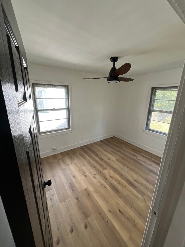 Photo - 828 E 35th Pl