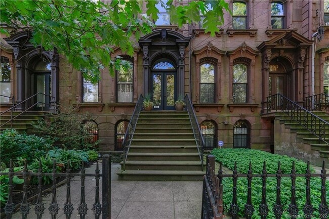 Building Photo - 558 Chapel St Unit 2