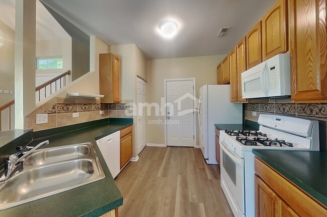 Photo - 1437 White Pine Ln