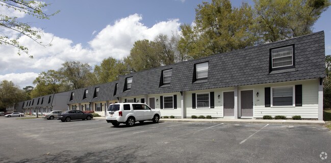 Pinnacle Point Apartments