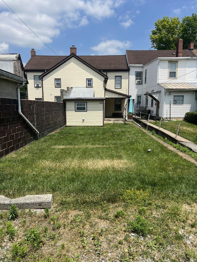 Photo - 122 N Main St