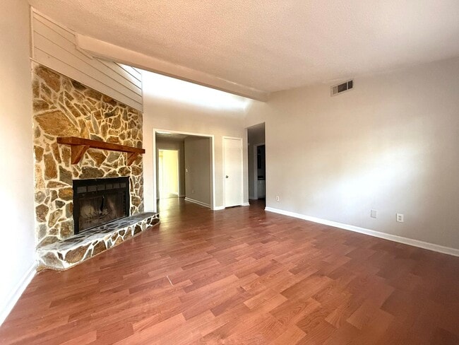 Photo - 4101 Hawthorne Cir Unit 2