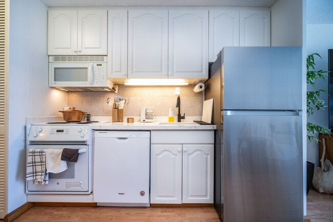 Photo - Oceanfront Kaimana Beach Studio at Sans Souci Unidad 102