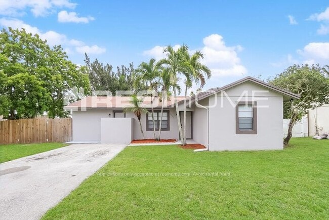 Building Photo - 9940 Spanish Isles Dr