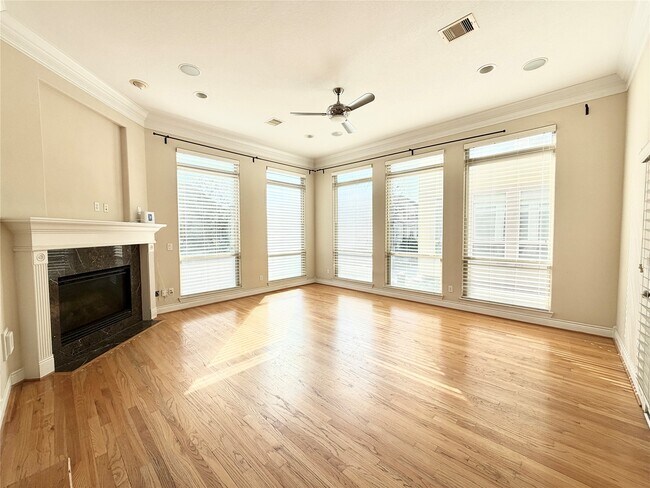 Photo - 5430 Crooms St