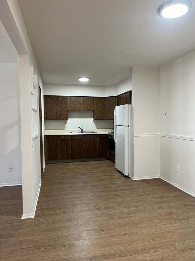 Photo - Manitou Lake Apartments