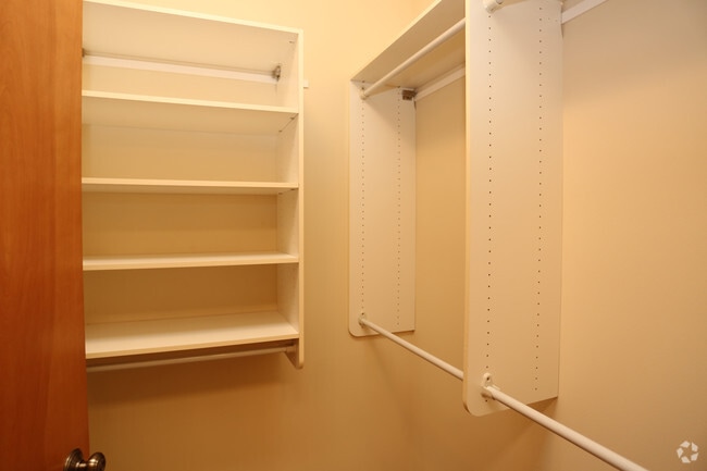 Walk-in Closet
