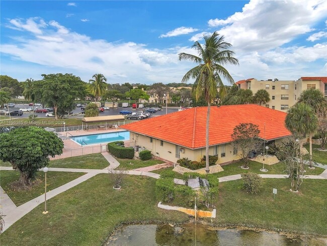 Photo - 1830 SW 81st Ave Unidad 4410