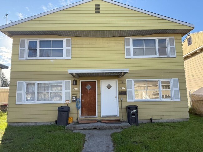 Building Photo - 2-bedroom, 1-bathroom newly renovated Unit McCarty Ave (1217)