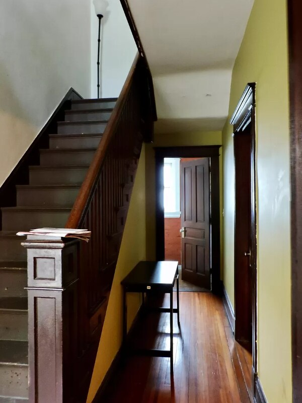 Photo - 2215 Victor St