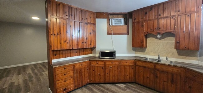 1003 5th St Unit 1003 Basement