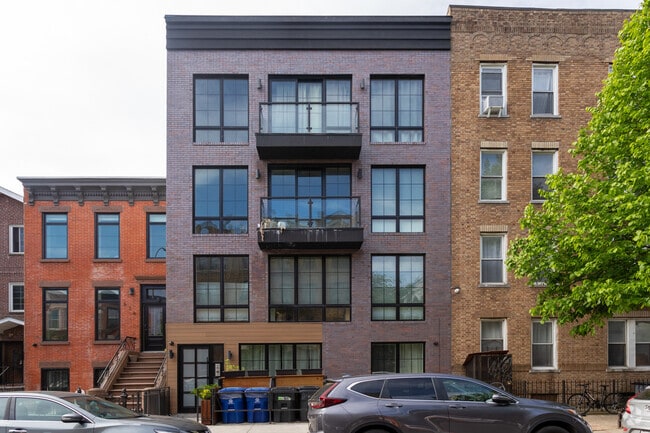 Photo - 674 Hancock St